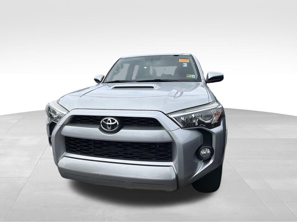 Used 2018 Toyota 4Runner TRD Off-Road AWD/4WD image 5