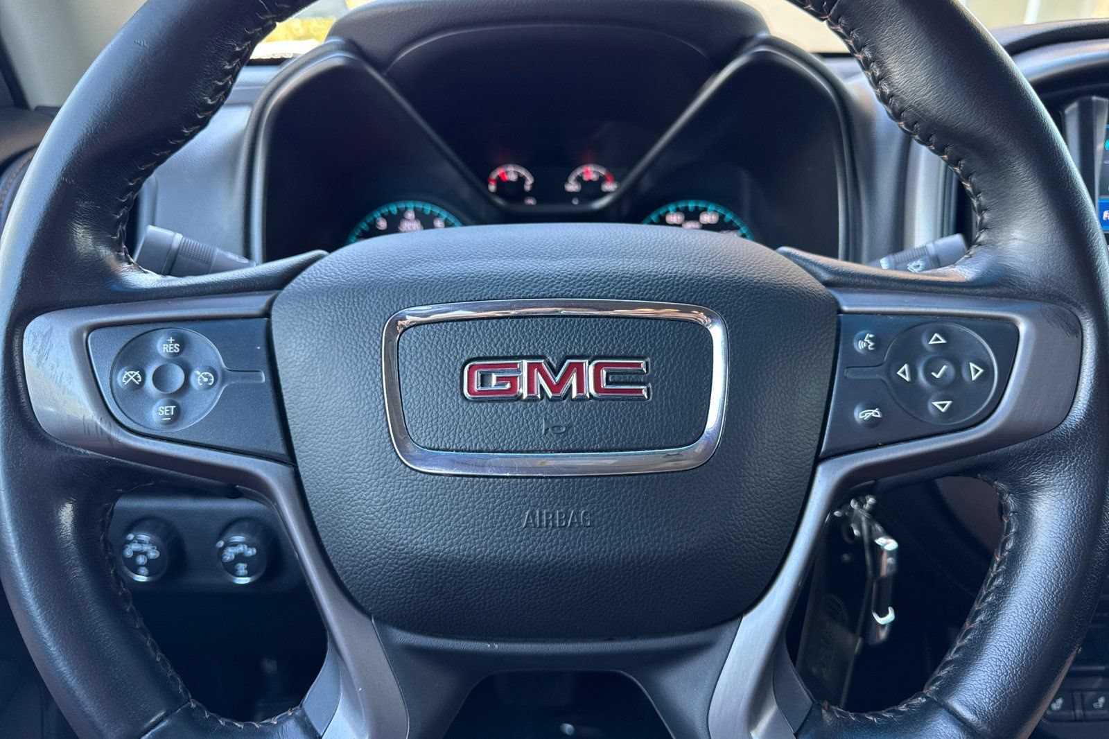Certified 2022 GMC Canyon AT4 w/ Trailering Package AWD/4WD image 22