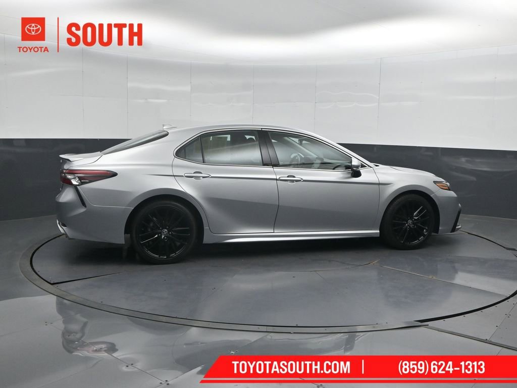 Used 2024 Toyota Camry XSE FWD image 3