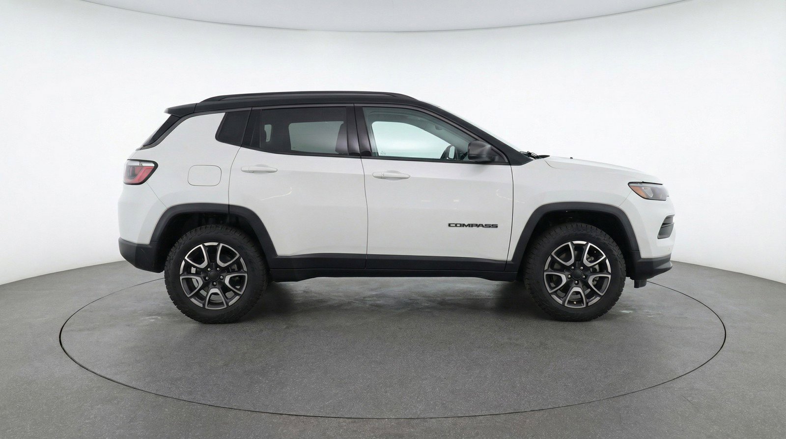 Used 2025 Jeep Compass Trailhawk image 11