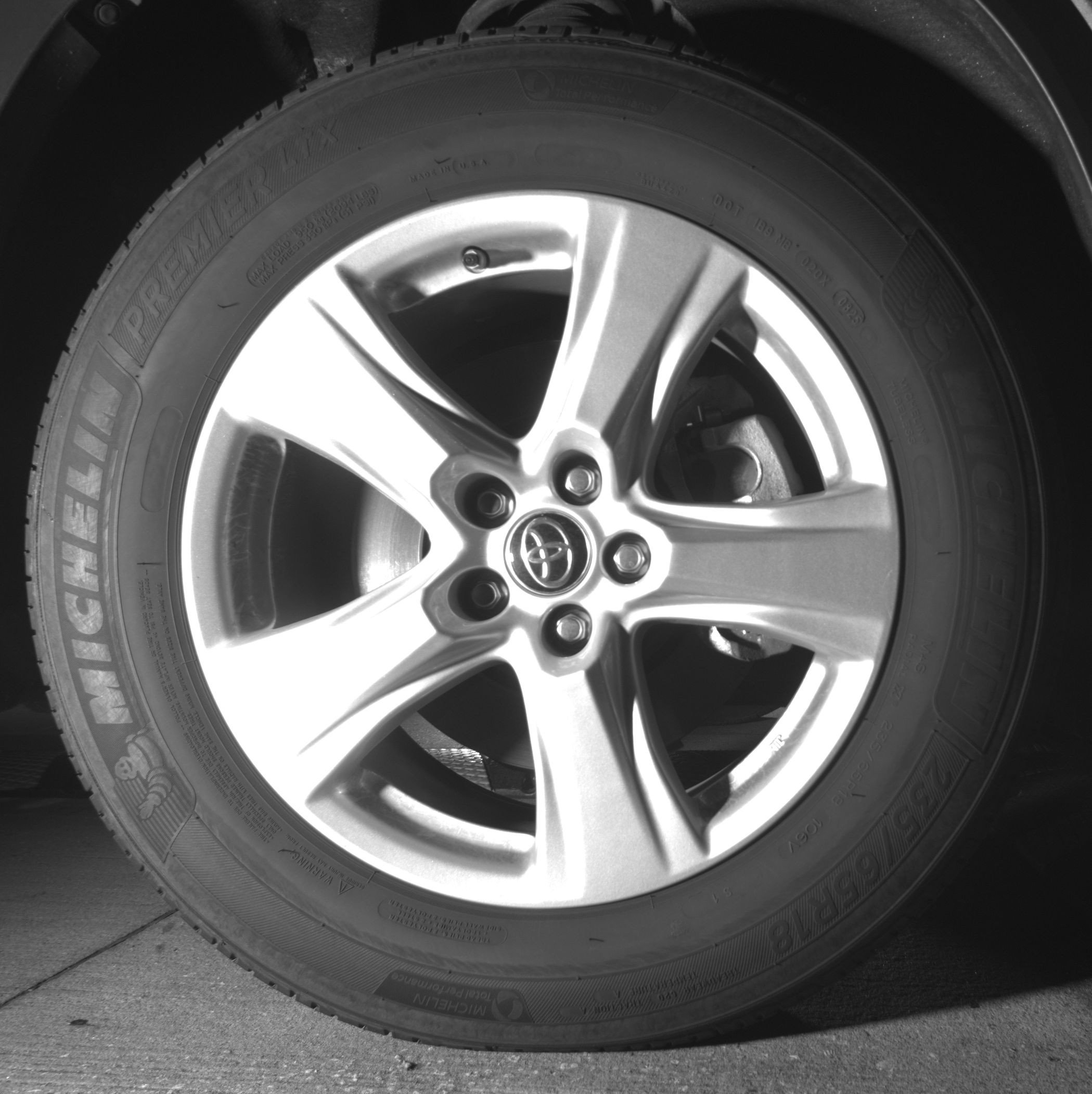 Used 2025 Toyota Highlander LE FWD image 13
