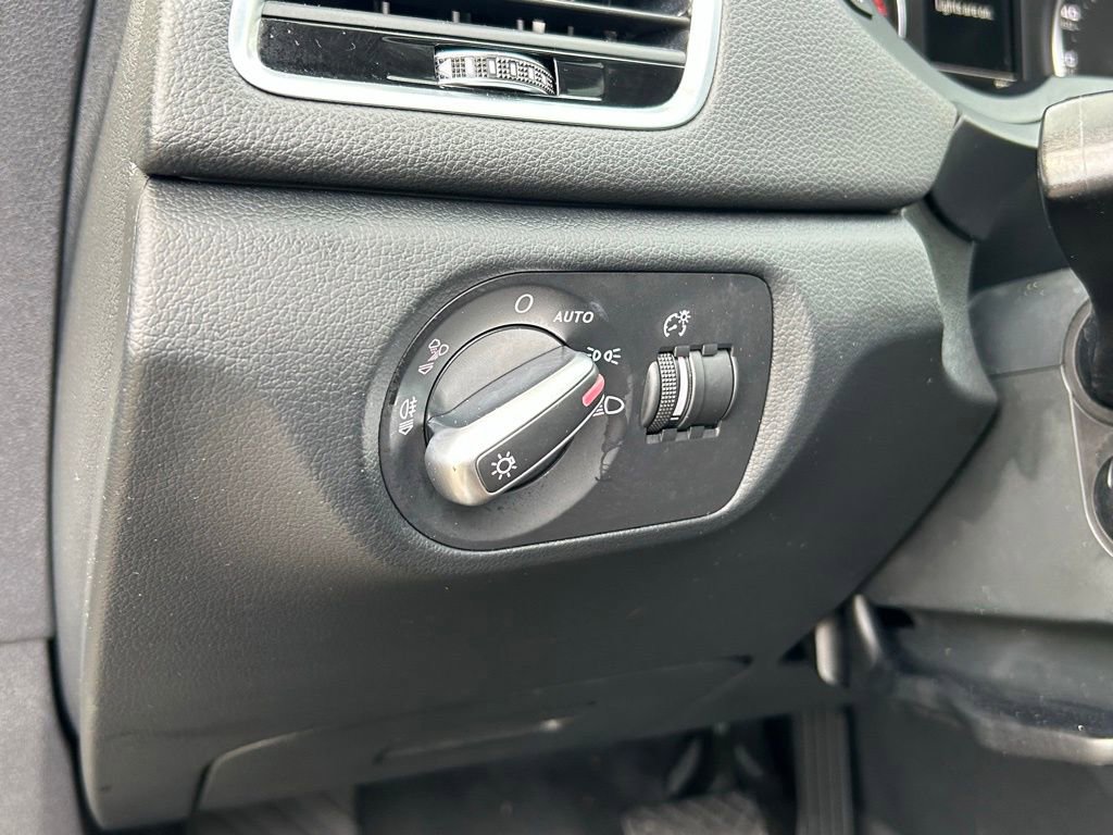 Used 2018 Audi Q3 2.0T Premium FWD image 48