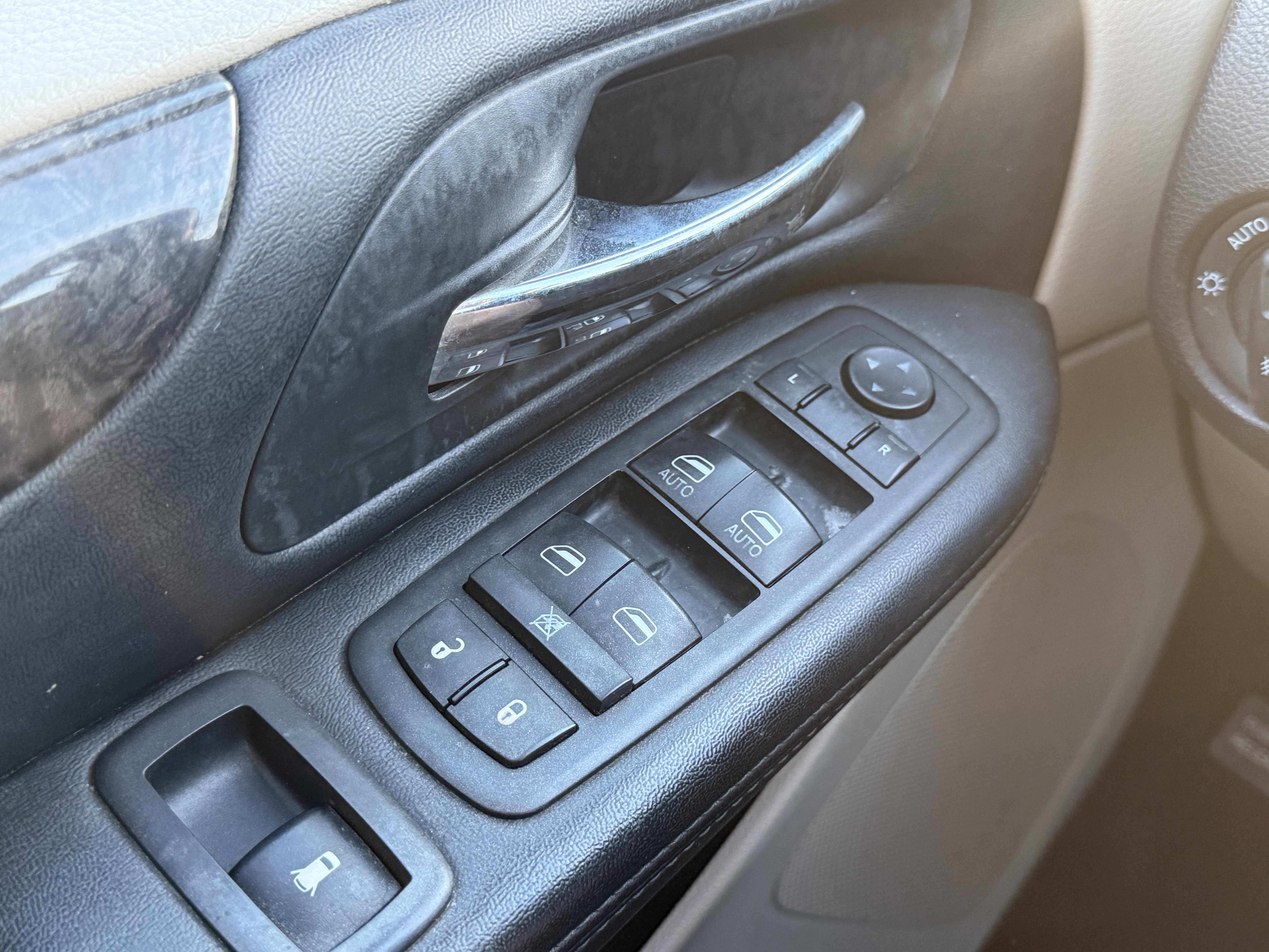 Used 2011 Dodge Grand Caravan Crew w/ Safety Sphere Group FWD image 24