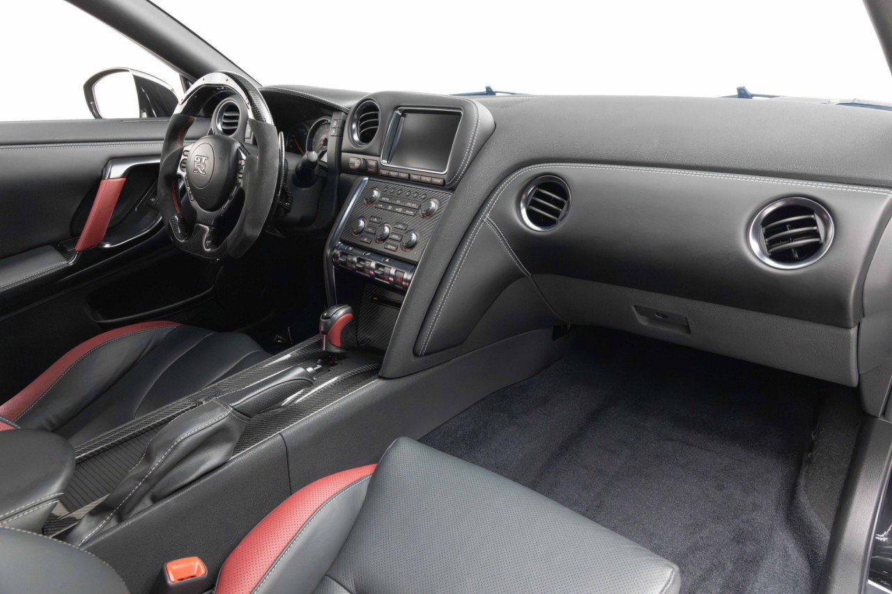 Used 2014 Nissan GT-R Black Edition AWD/4WD image 2