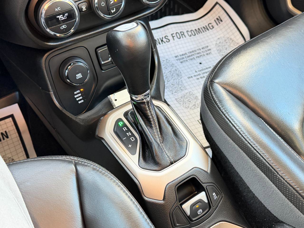 Used 2015 Jeep Renegade Limited AWD/4WD image 24