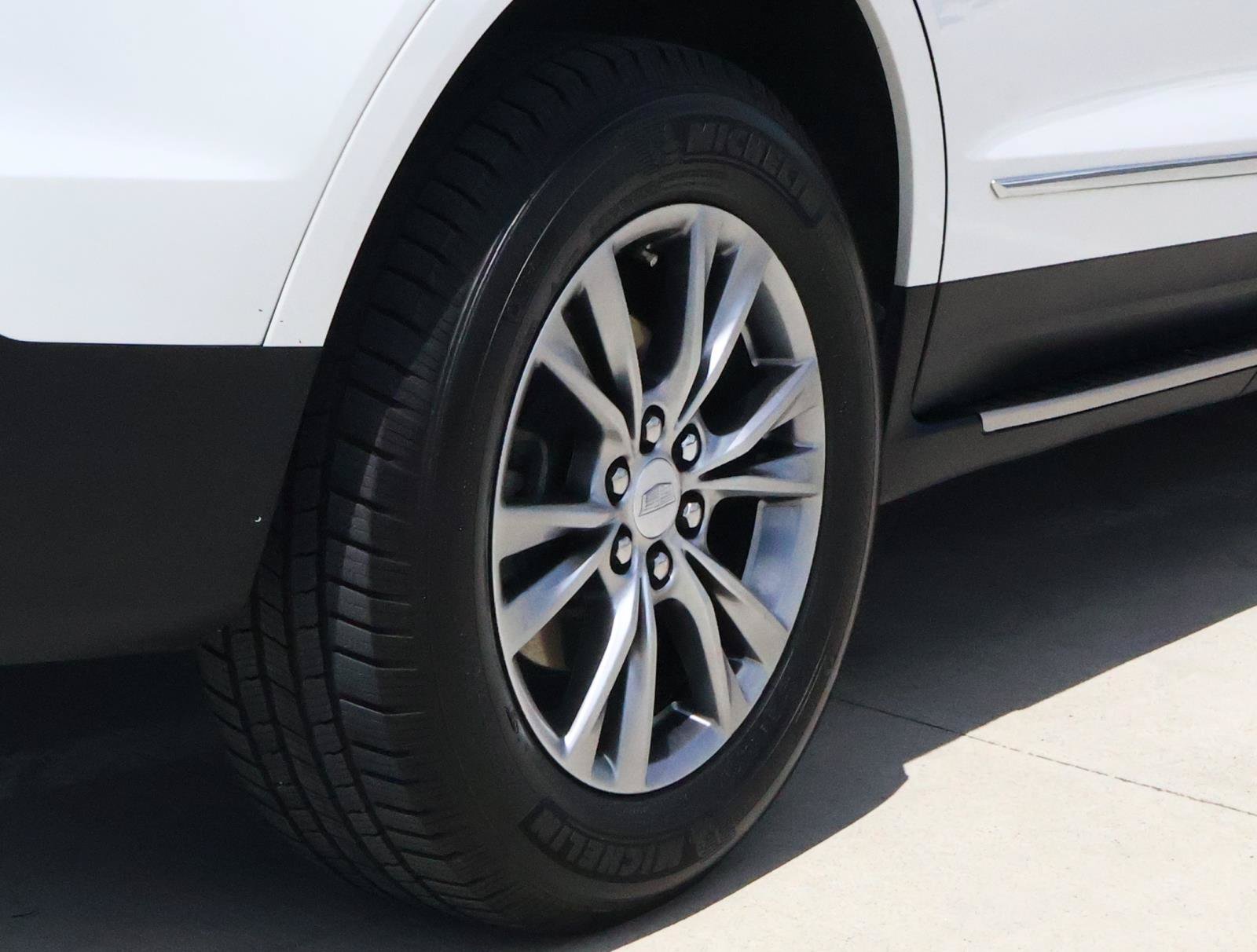 Used 2022 Cadillac XT5 Premium Luxury FWD image 12