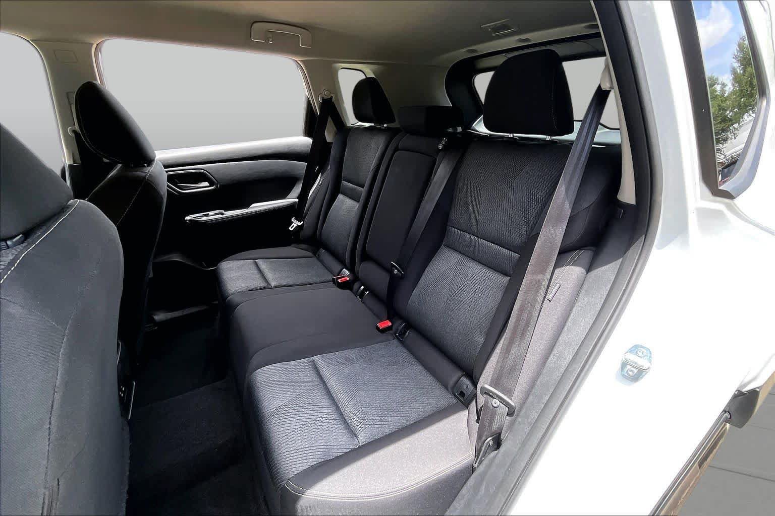 Certified 2024 Nissan Rogue SV FWD image 19