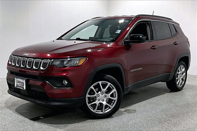 Used 2022 Jeep Compass Latitude image 3