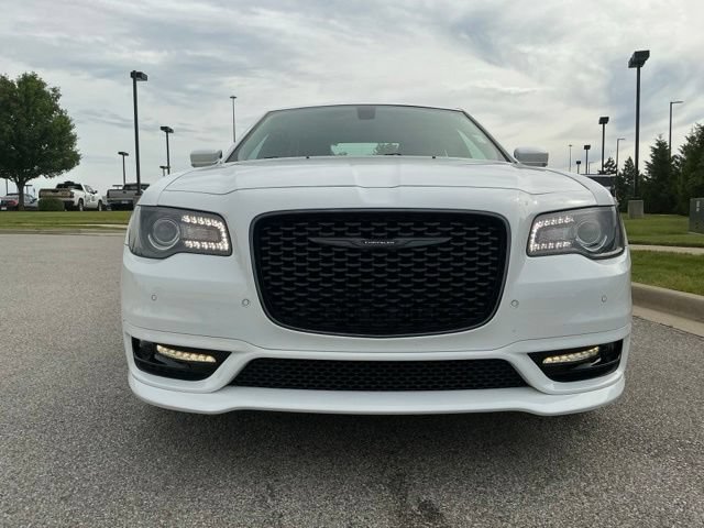 Used 2022 Chrysler 300 Touring L w/ Popular Equipment Group AWD/4WD image 8