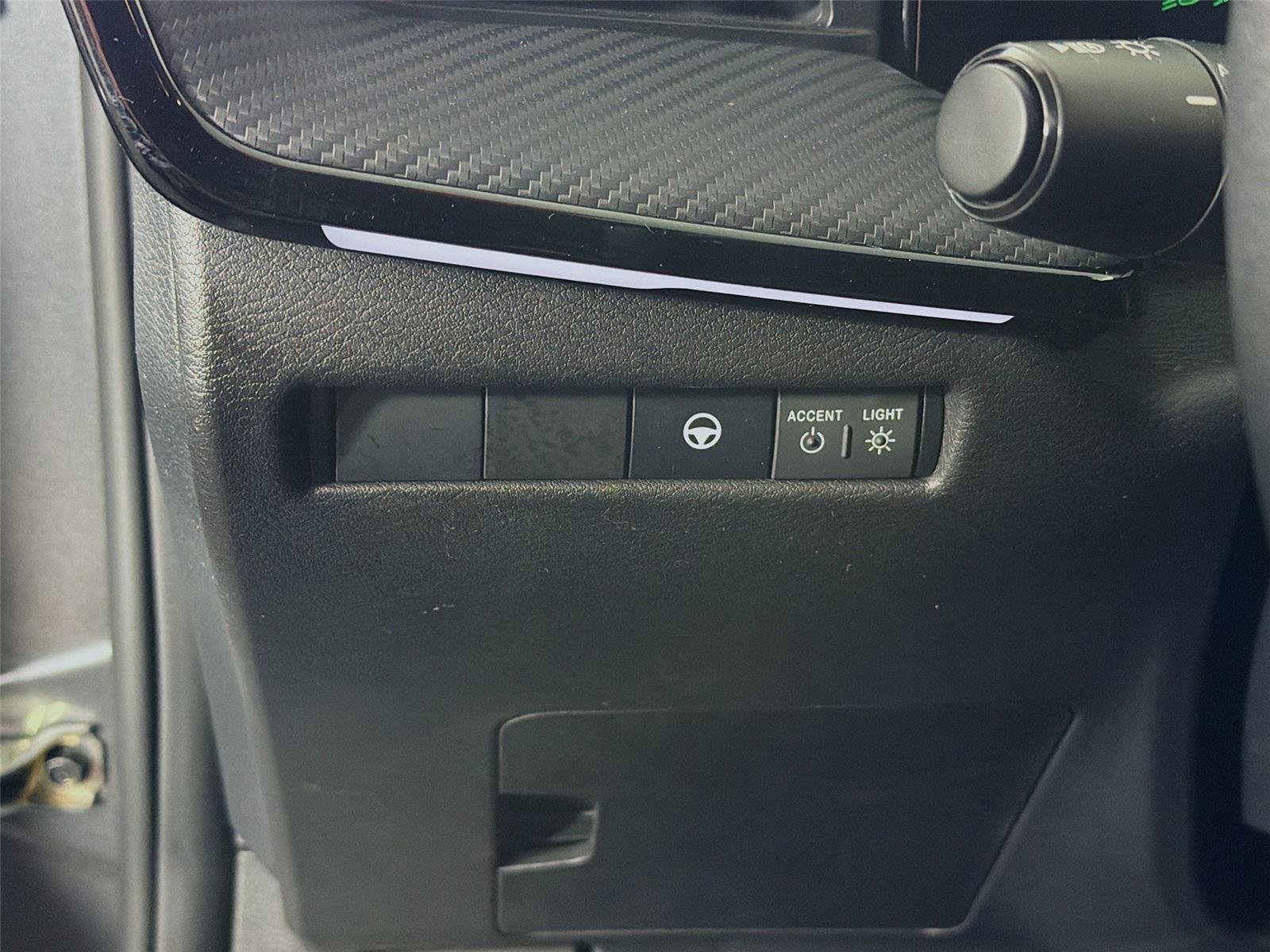 Used 2025 Nissan Kicks SR w/ Interior Electronics Package AWD/4WD image 10