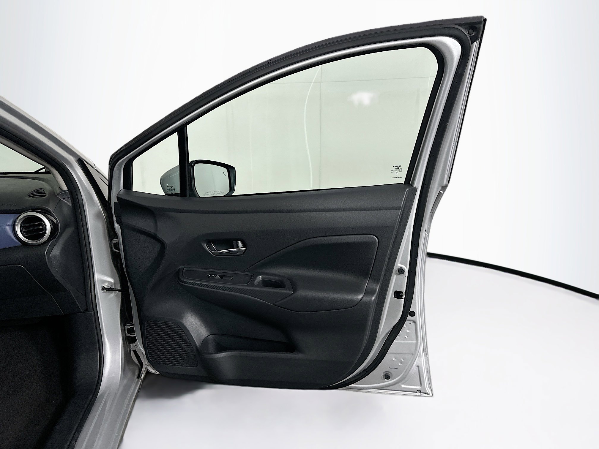 Used 2023 Nissan Versa SV image 30