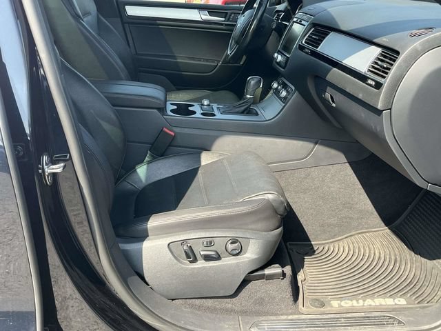 Used 2017 Volkswagen Touareg Wolfsburg Edition AWD/4WD image 25
