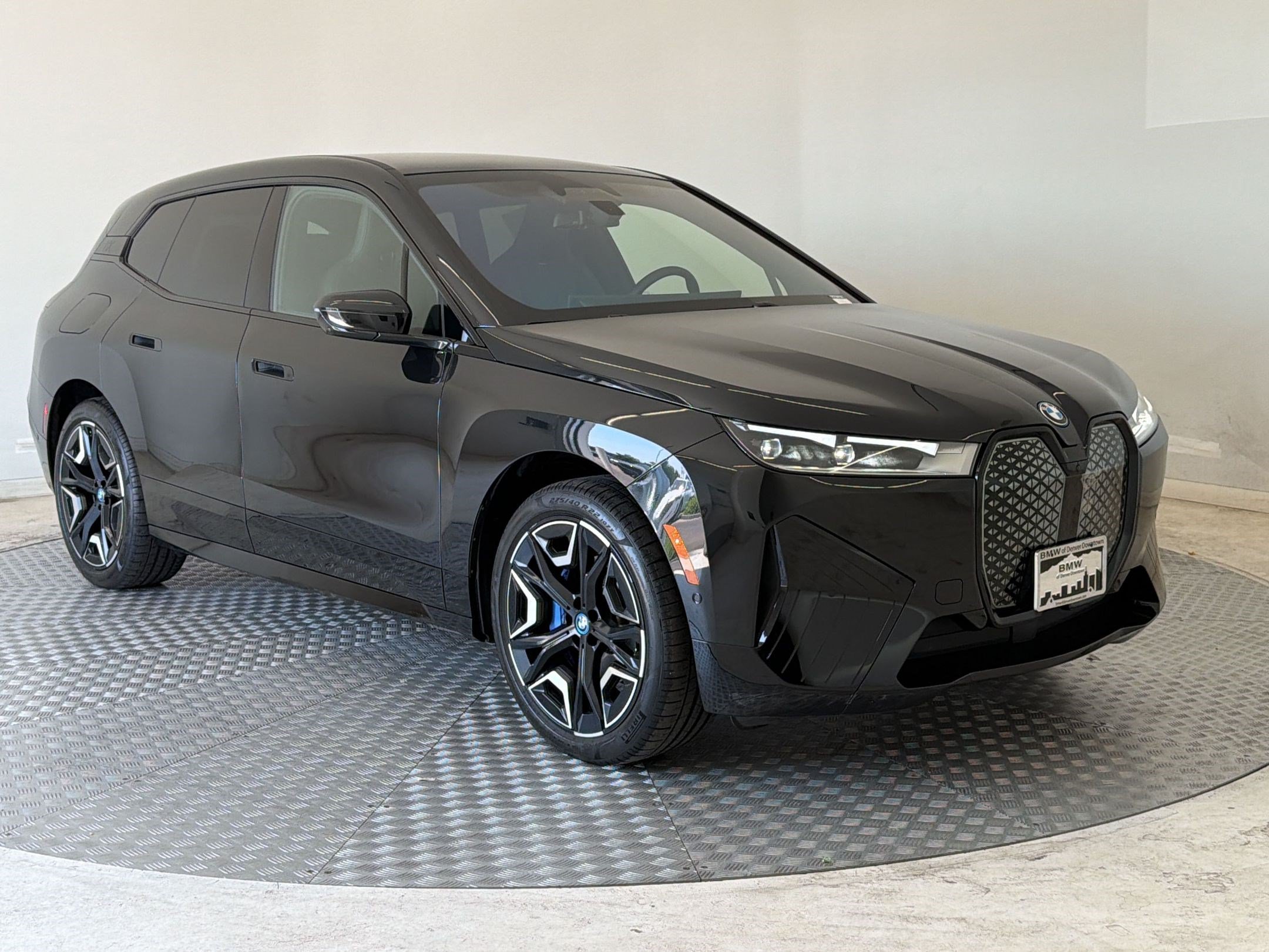 Used 2025 BMW iX xDrive50 w/ Premium Package AWD/4WD image 7