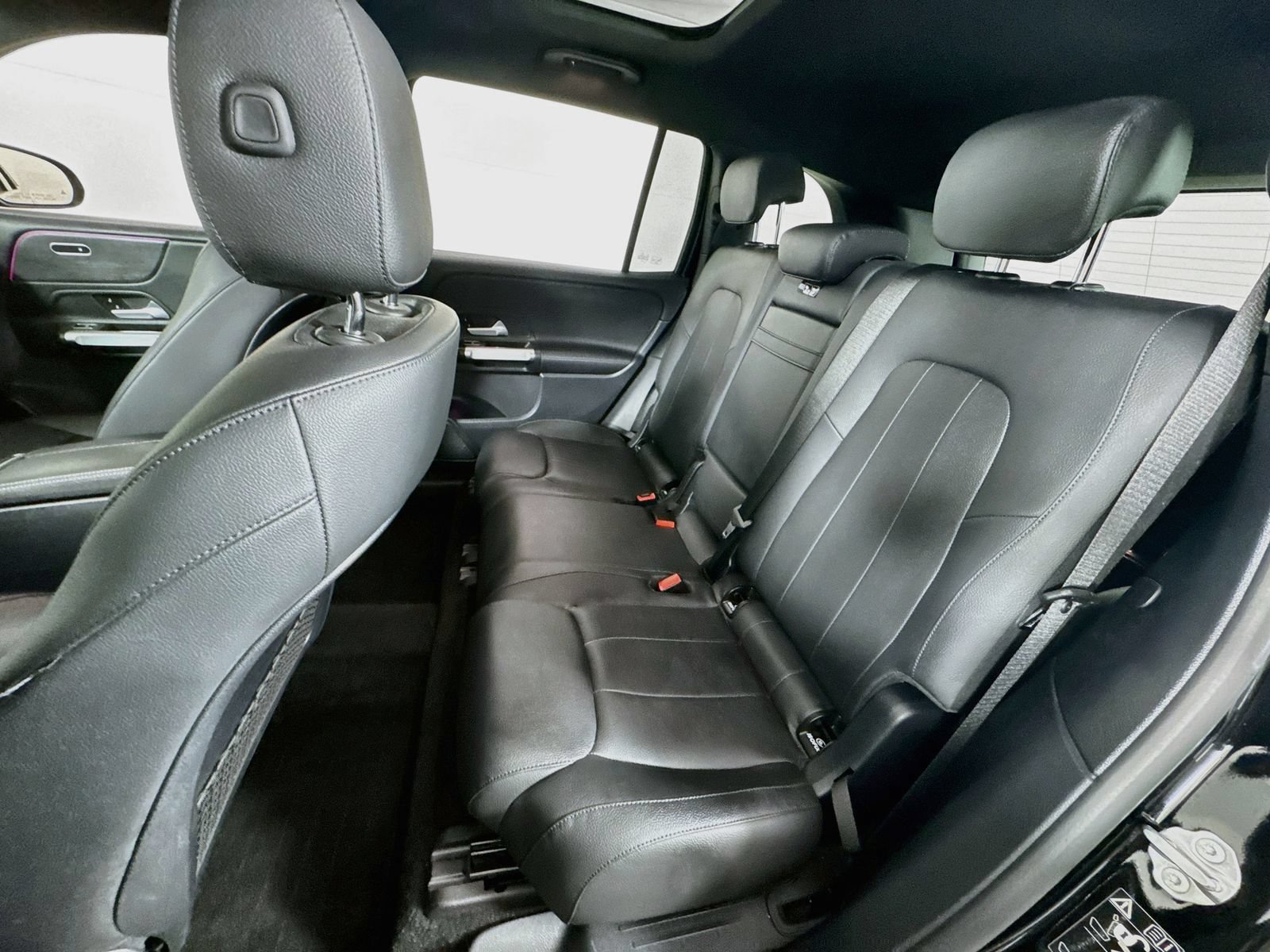 Used 2022 Mercedes-Benz GLB 250 4MATIC image 18