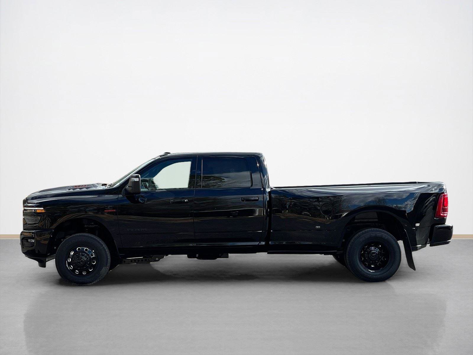 New 2026 RAM 3500 Laramie w/ Night Edition AWD/4WD image 4