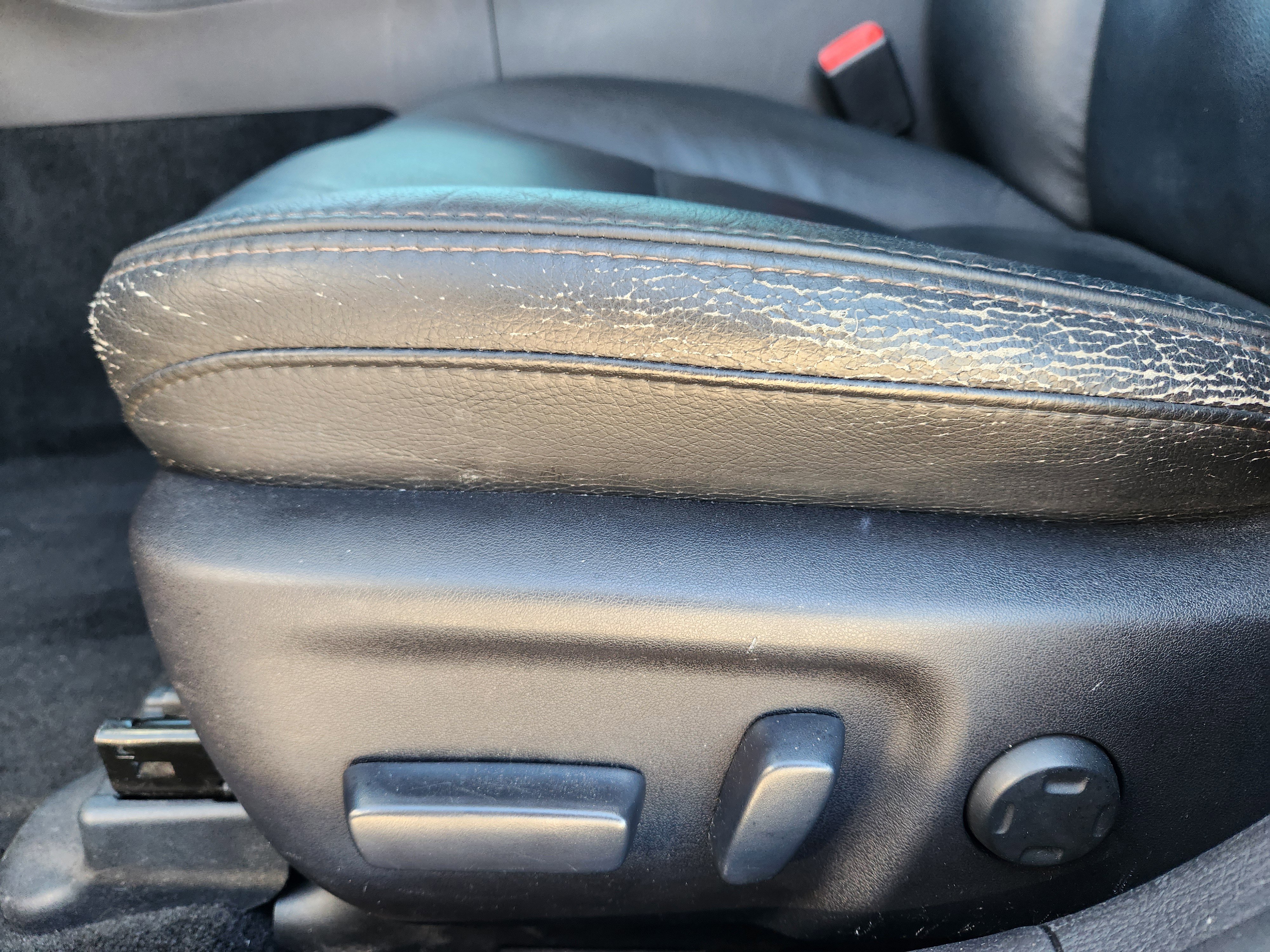 Used 2013 Toyota Avalon XLE image 24