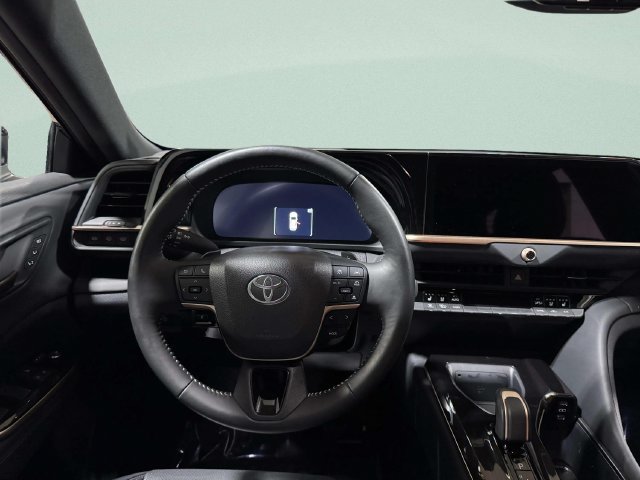 Used 2025 Toyota Crown Signia AWD/4WD image 11