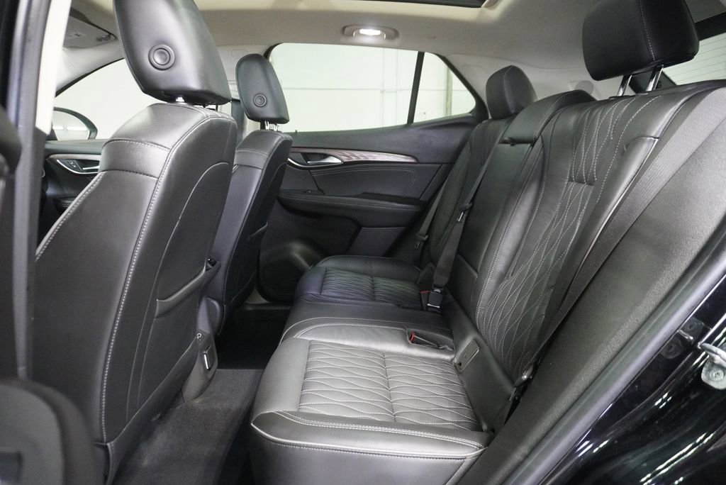 Used 2021 Buick Envision Avenir w/ Technology Package II image 9