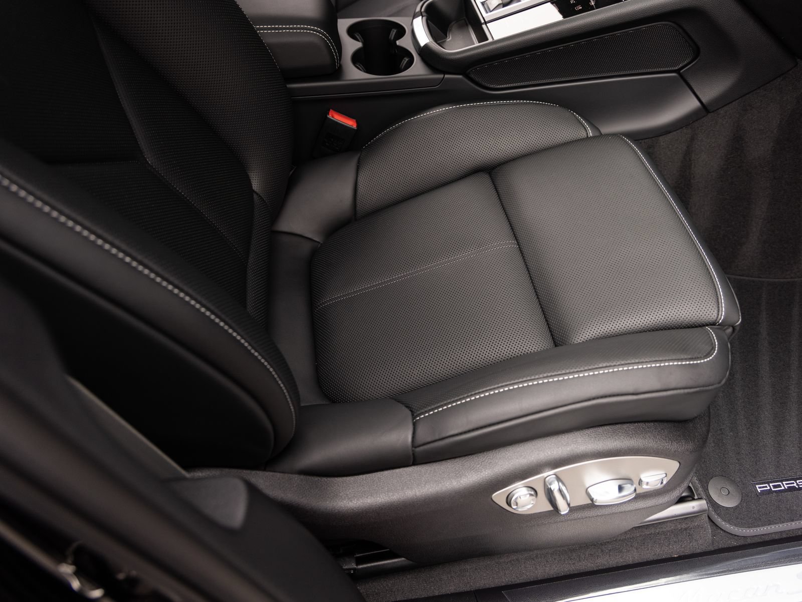 New 2026 Porsche Macan S AWD/4WD image 34