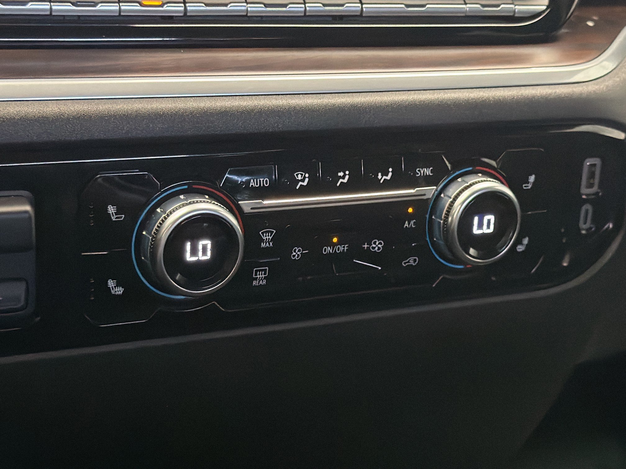 Used 2025 GMC Sierra 1500 SLT AWD/4WD image 10