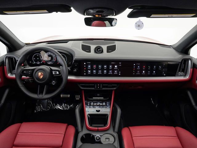 Certified 2025 Porsche Cayenne S AWD/4WD image 23