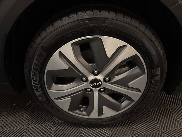 Certified 2022 Kia Niro EX w/ Cold Weather Package image 25