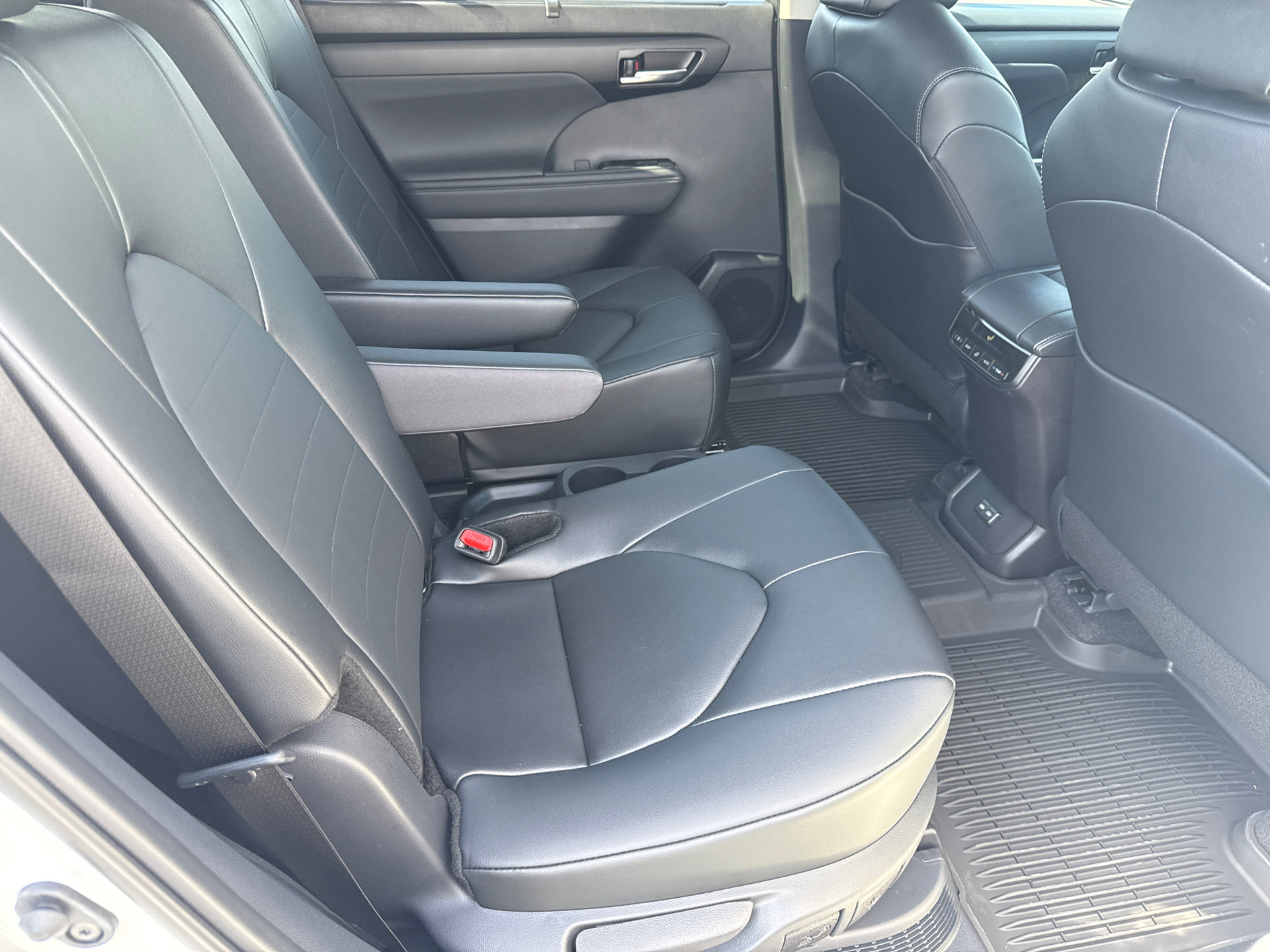 Certified 2026 Toyota Highlander XLE image 18