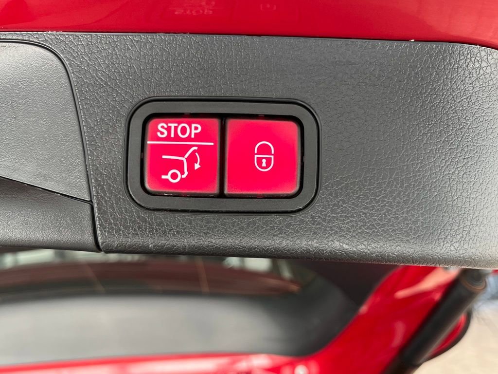 Used 2021 Mercedes-Benz GLB 250 4MATIC image 30