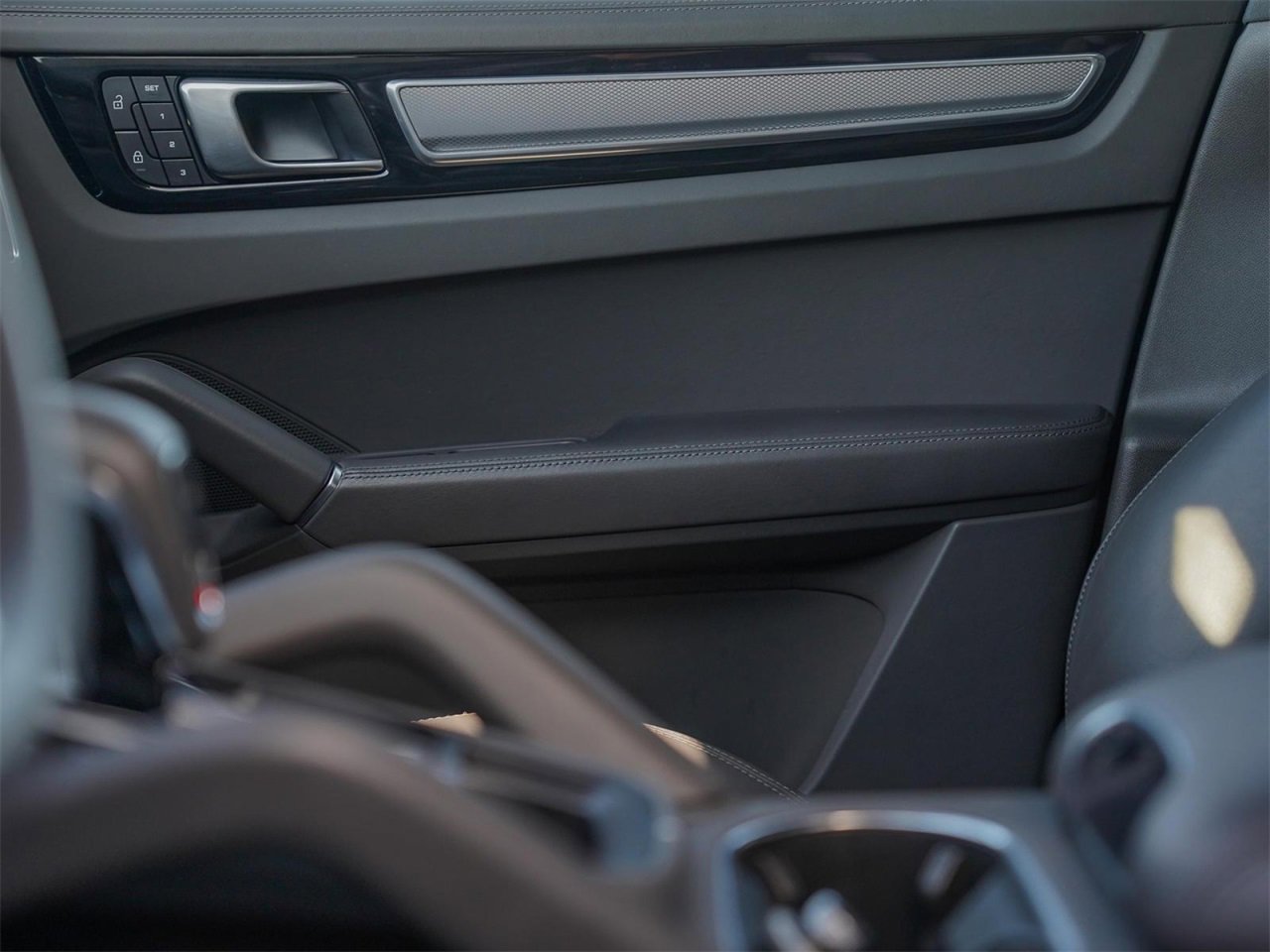 Certified 2023 Porsche Cayenne S Platinum image 18