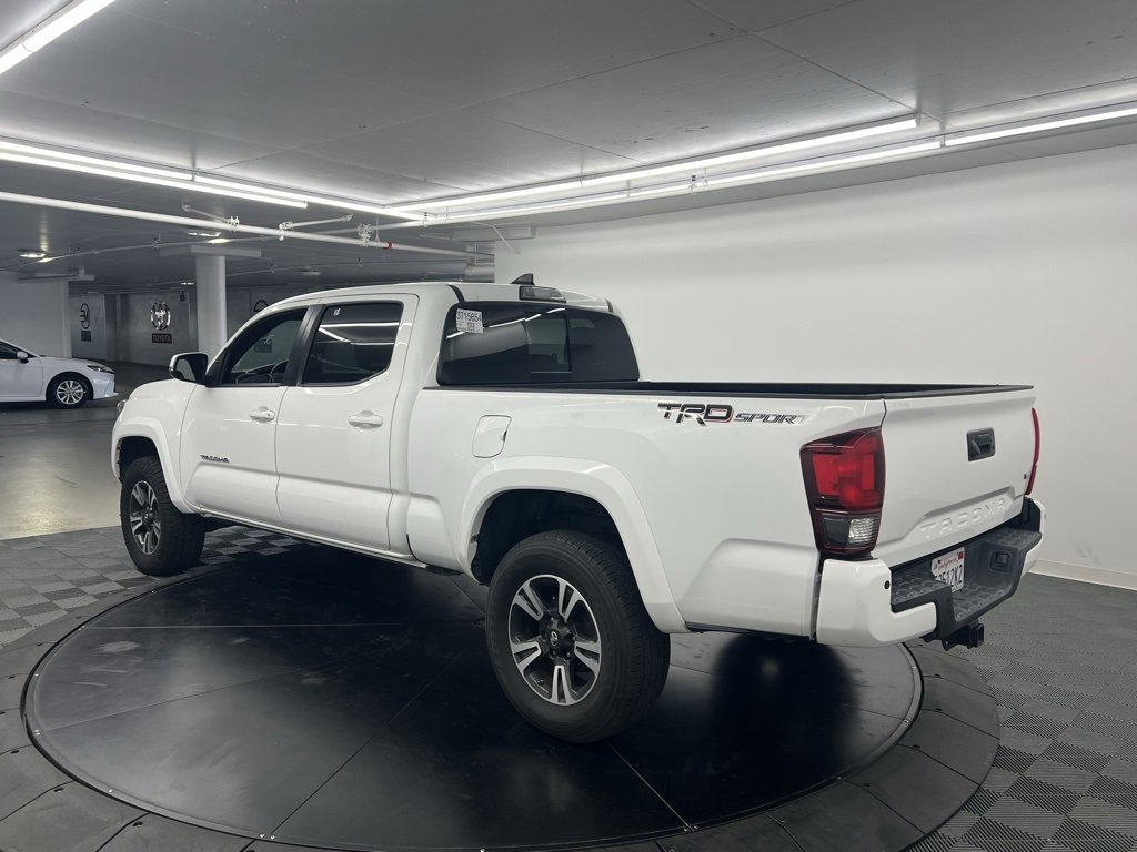 Used 2018 Toyota Tacoma TRD Sport image 3
