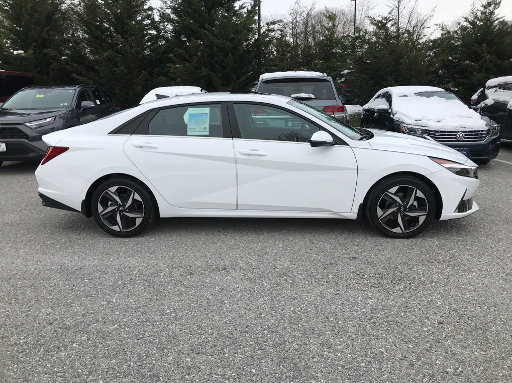 Used 2023 Hyundai Elantra Limited image 9