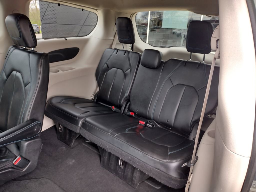 Used 2021 Chrysler Pacifica Touring-L FWD image 9