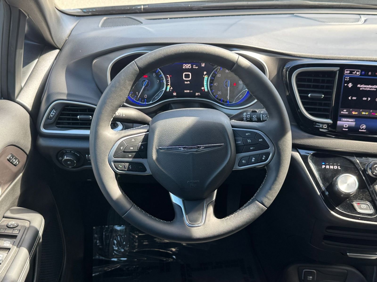 Used 2025 Chrysler Pacifica Select image 29