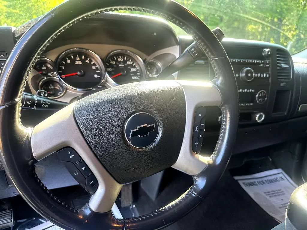 Used 2009 Chevrolet Silverado 1500 LT w/ Power Pack Plus AWD/4WD image 10