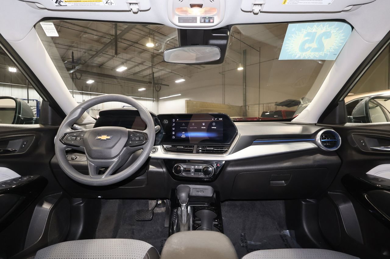 Certified 2025 Chevrolet Trax LT image 28
