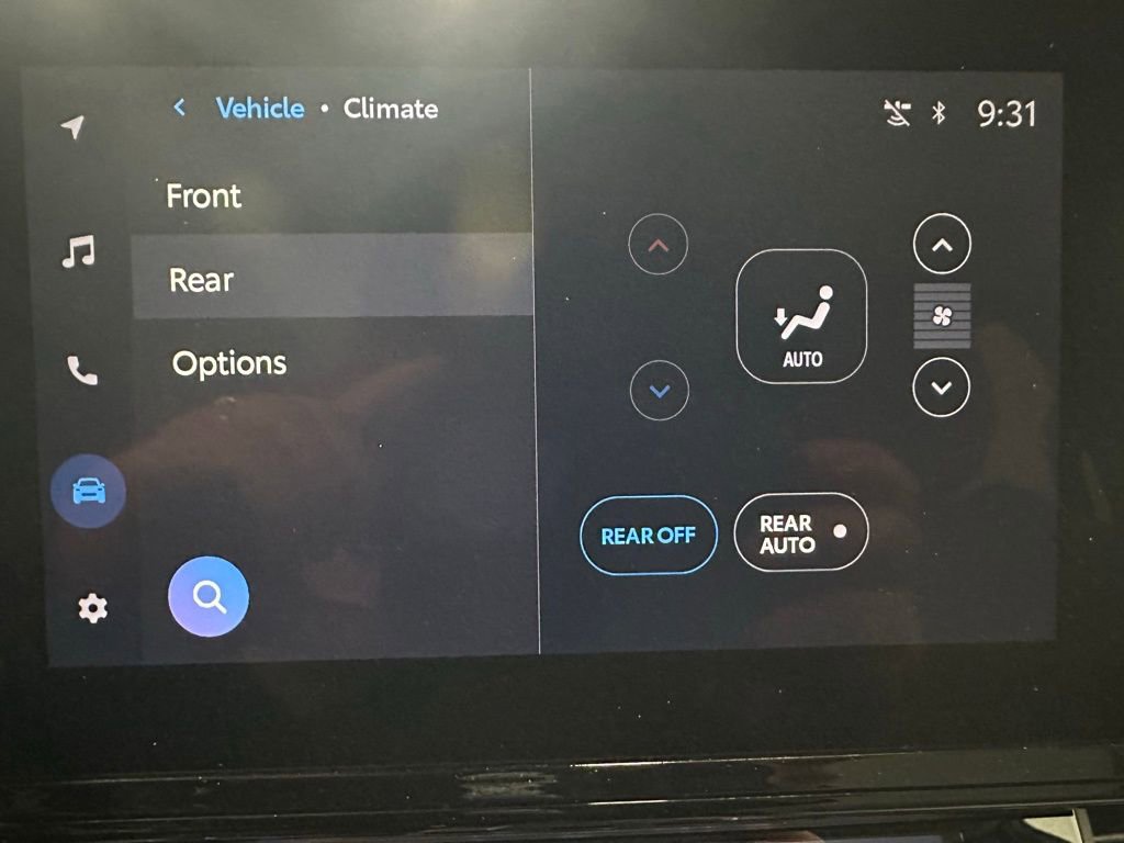 Used 2025 Toyota Sienna LE image 29