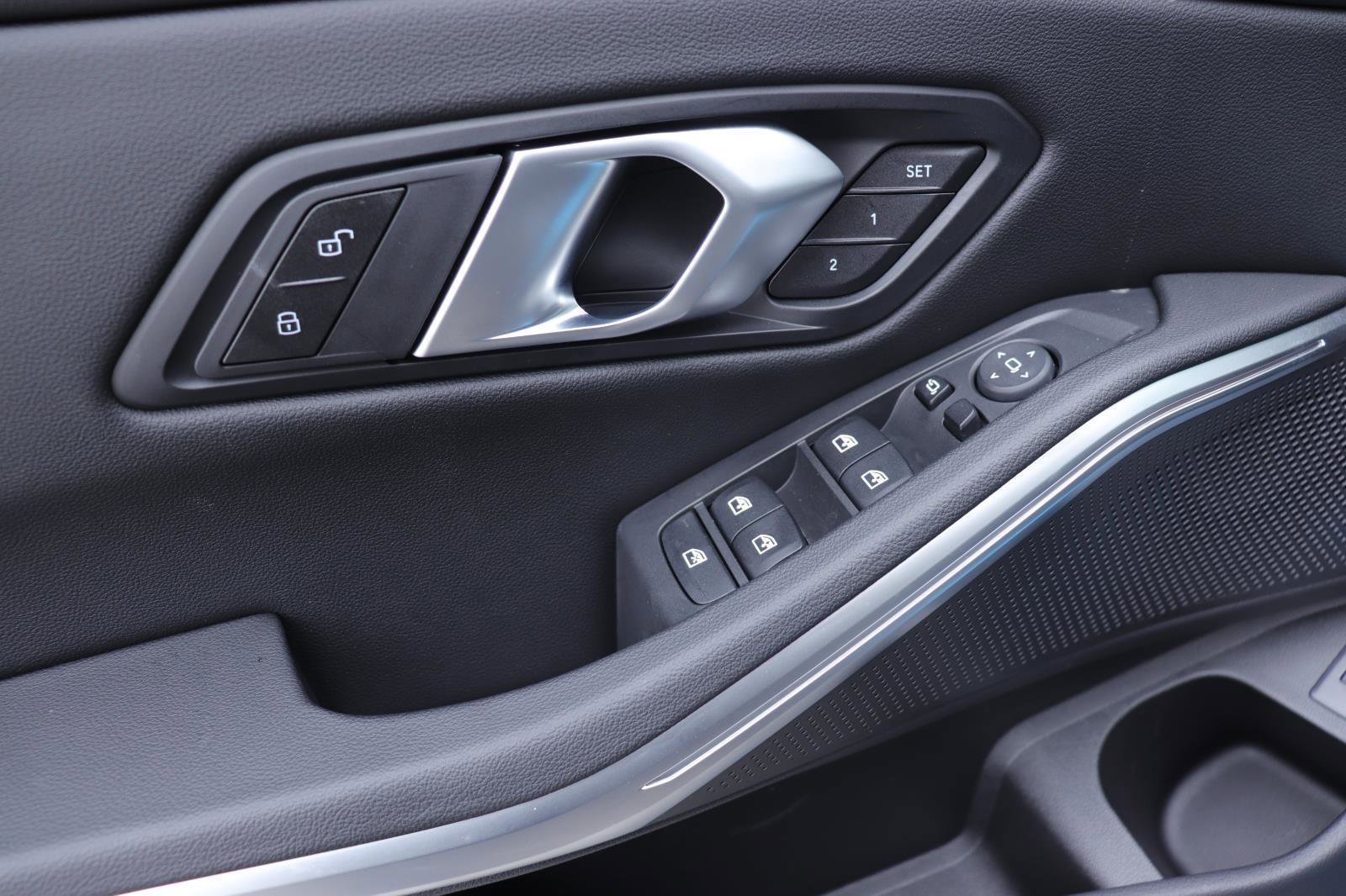 Used 2026 BMW 330i Sedan w/ M Sport Package image 22