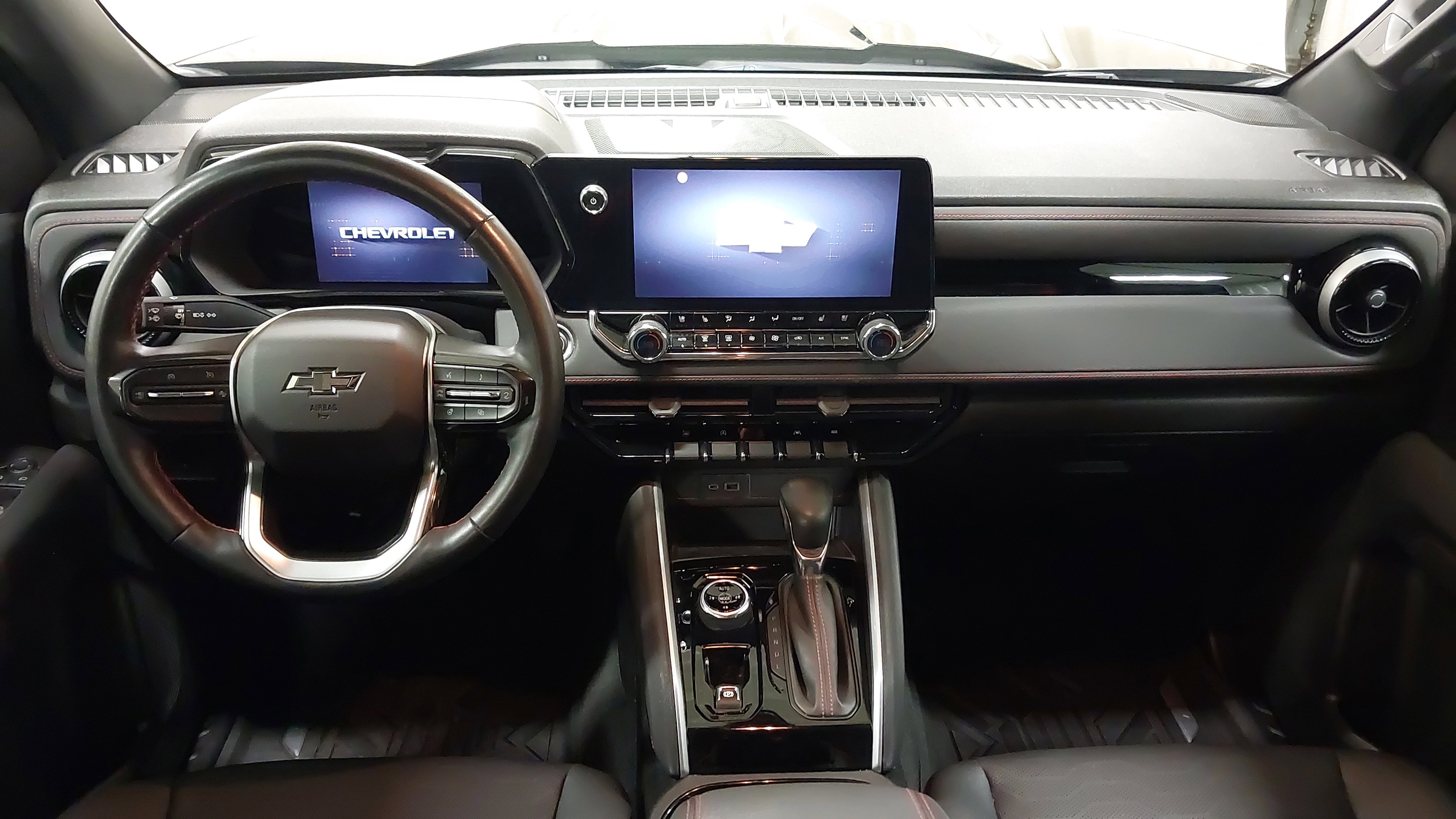 Used 2023 Chevrolet Colorado Z71 w/ Z71 Convenience Package 2 image 32