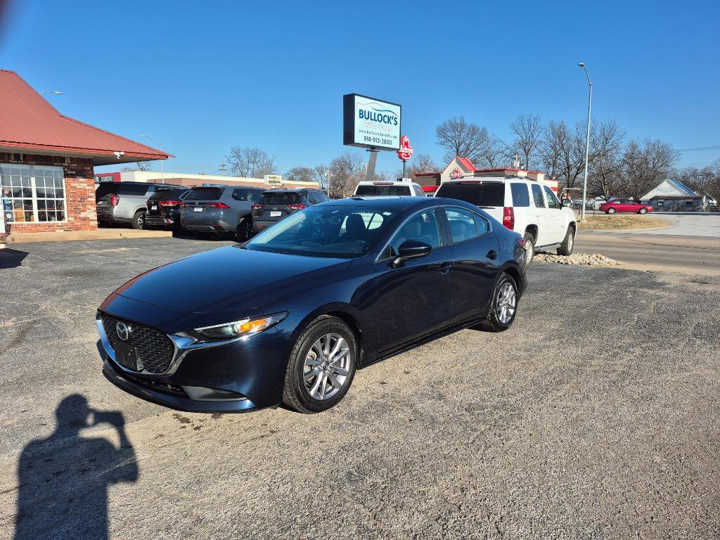 Used 2022 MAZDA MAZDA3 Sedan FWD image 1