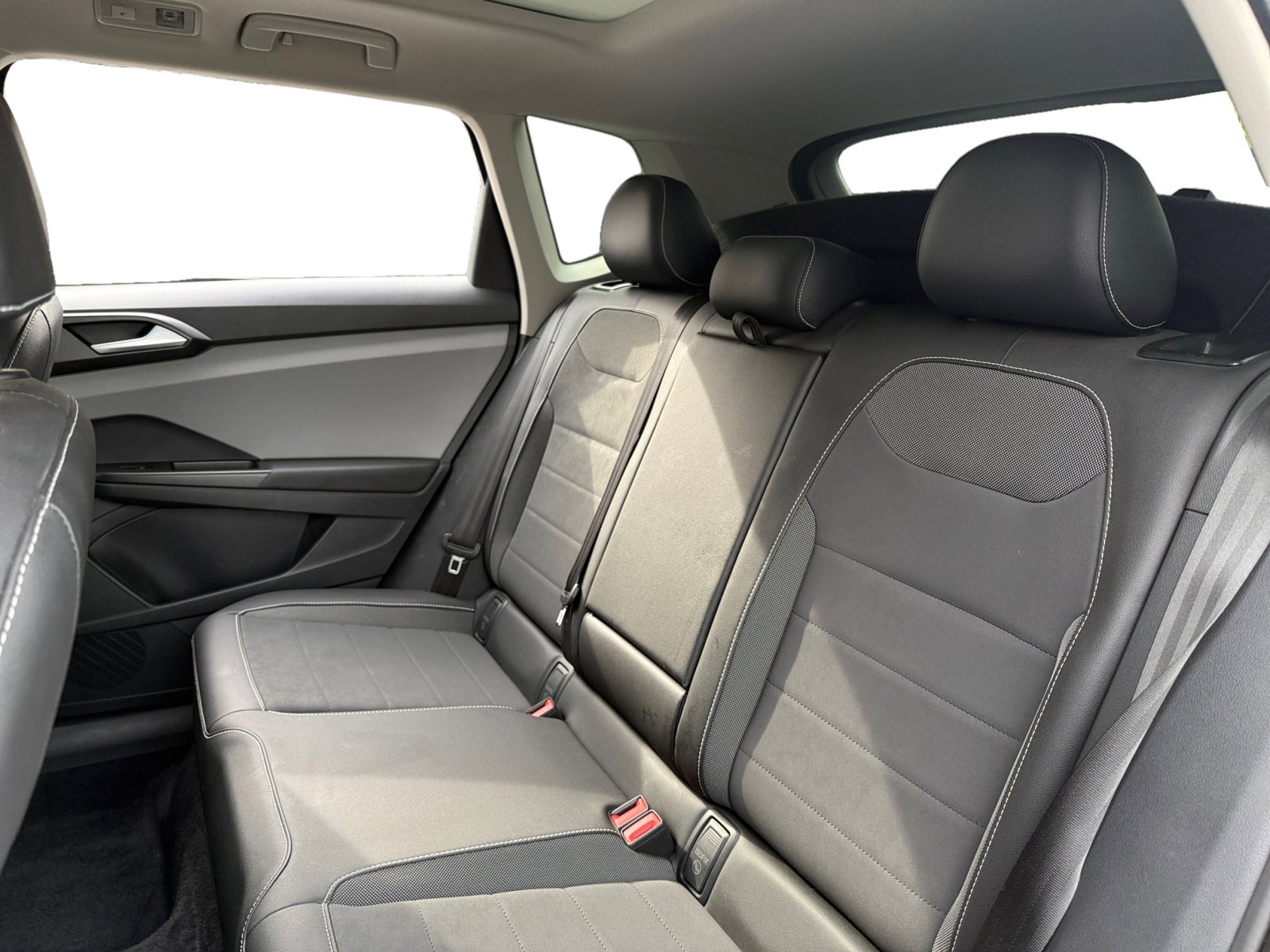 Used 2022 Volkswagen Taos SE w/ Panoramic Sunroof Package image 13