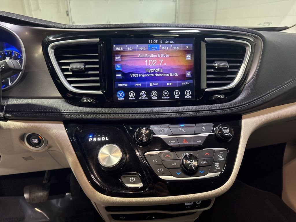 Used 2017 Chrysler Pacifica Limited w/ UConnect Theater Package image 17