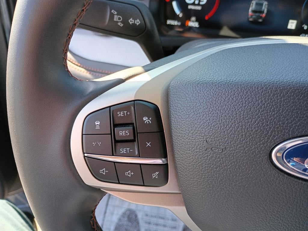 Used 2025 Ford Explorer Active RWD image 16