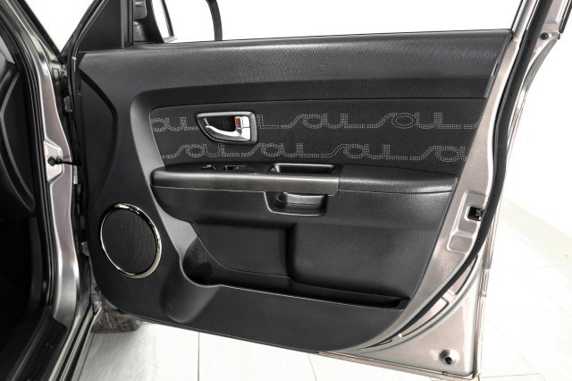 Used 2013 Kia Soul + image 39