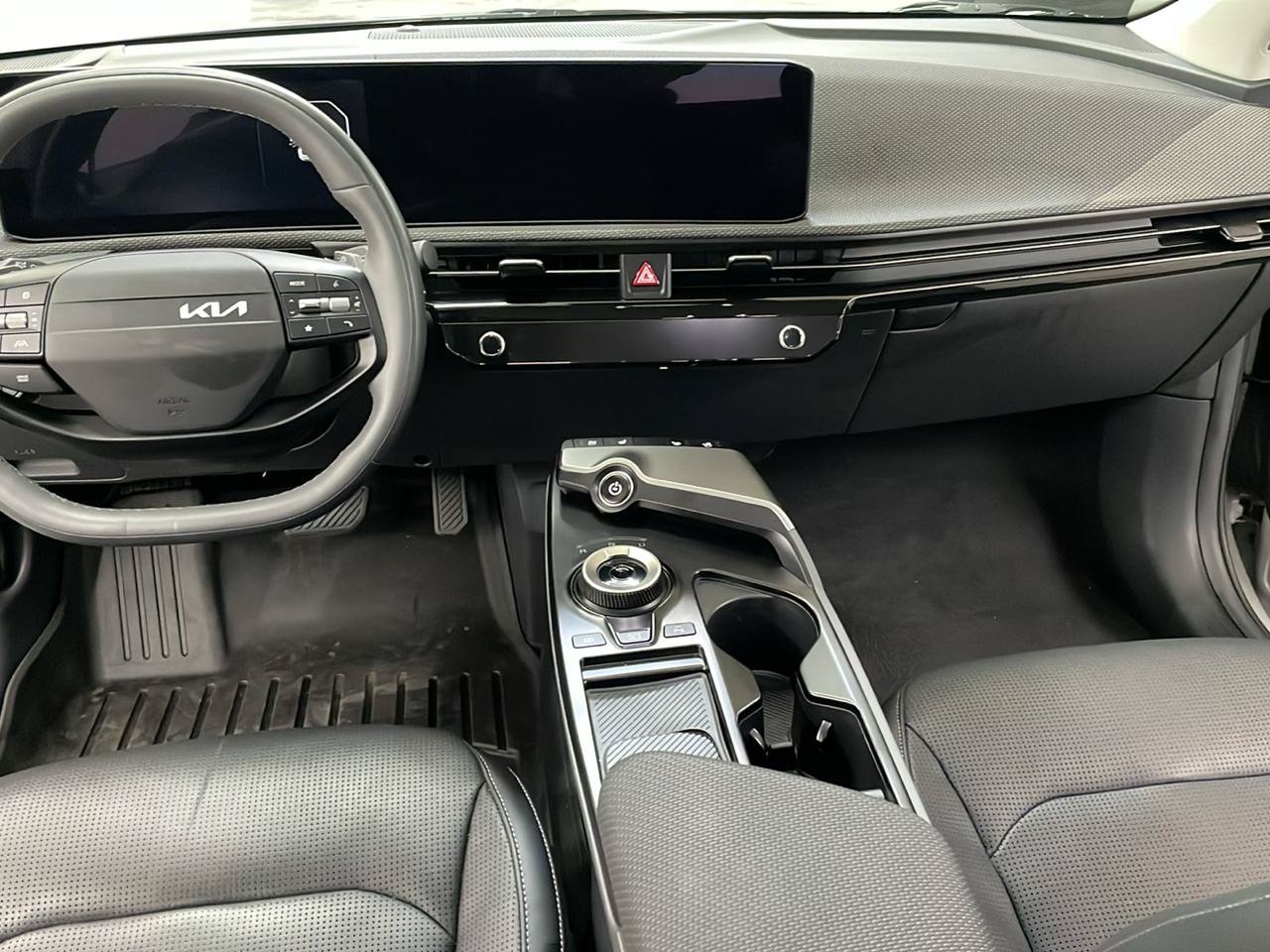 Used 2025 Kia EV6 Wind RWD image 18