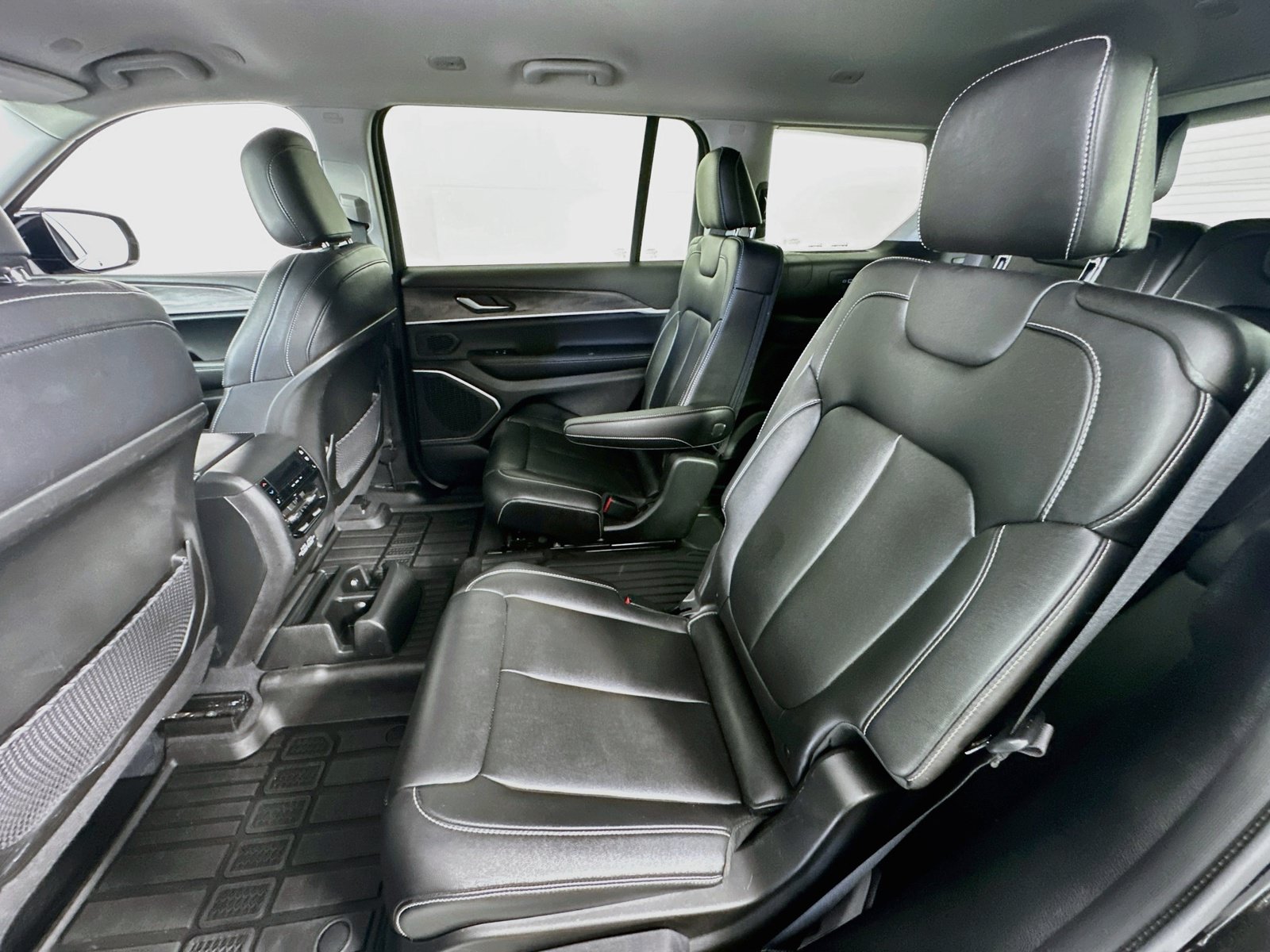 Used 2023 Jeep Grand Cherokee L Limited RWD image 25