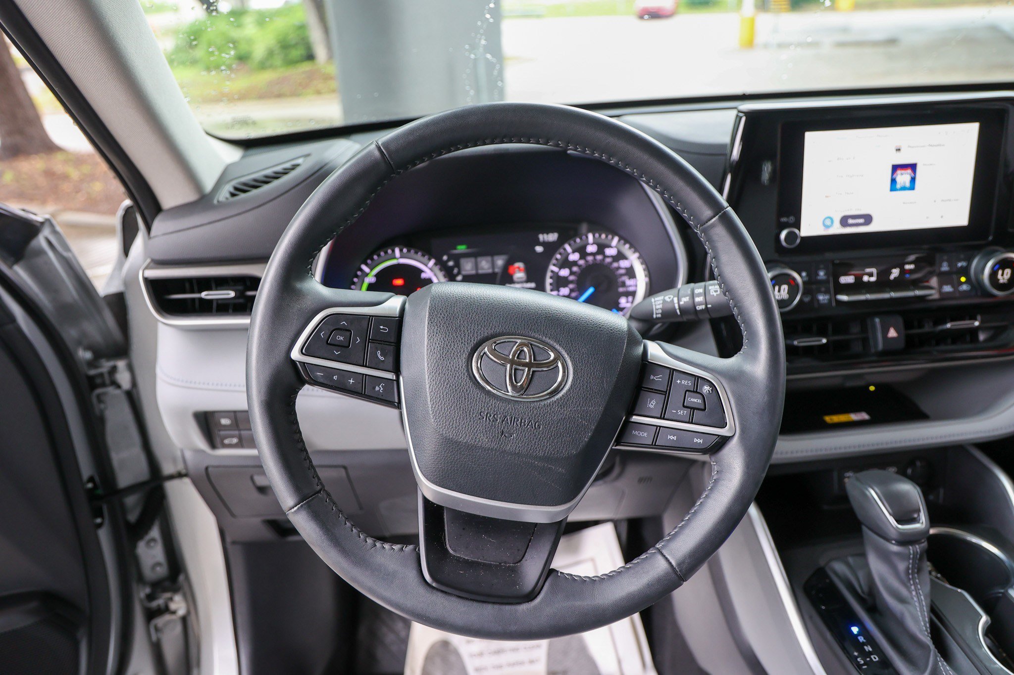 Used 2023 Toyota Highlander XLE FWD image 50