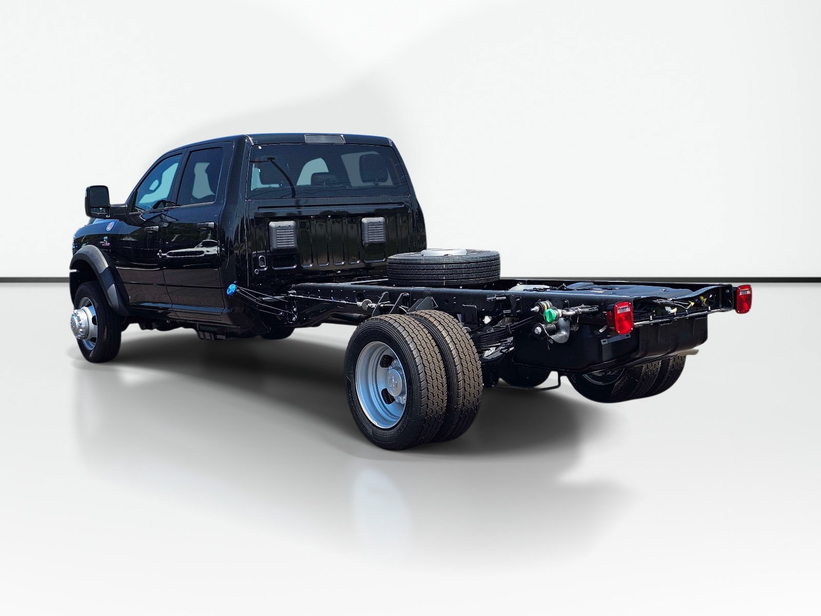 New 2027 RAM 4500 Tradesman w/ Chrome Appearance Group AWD/4WD image 14