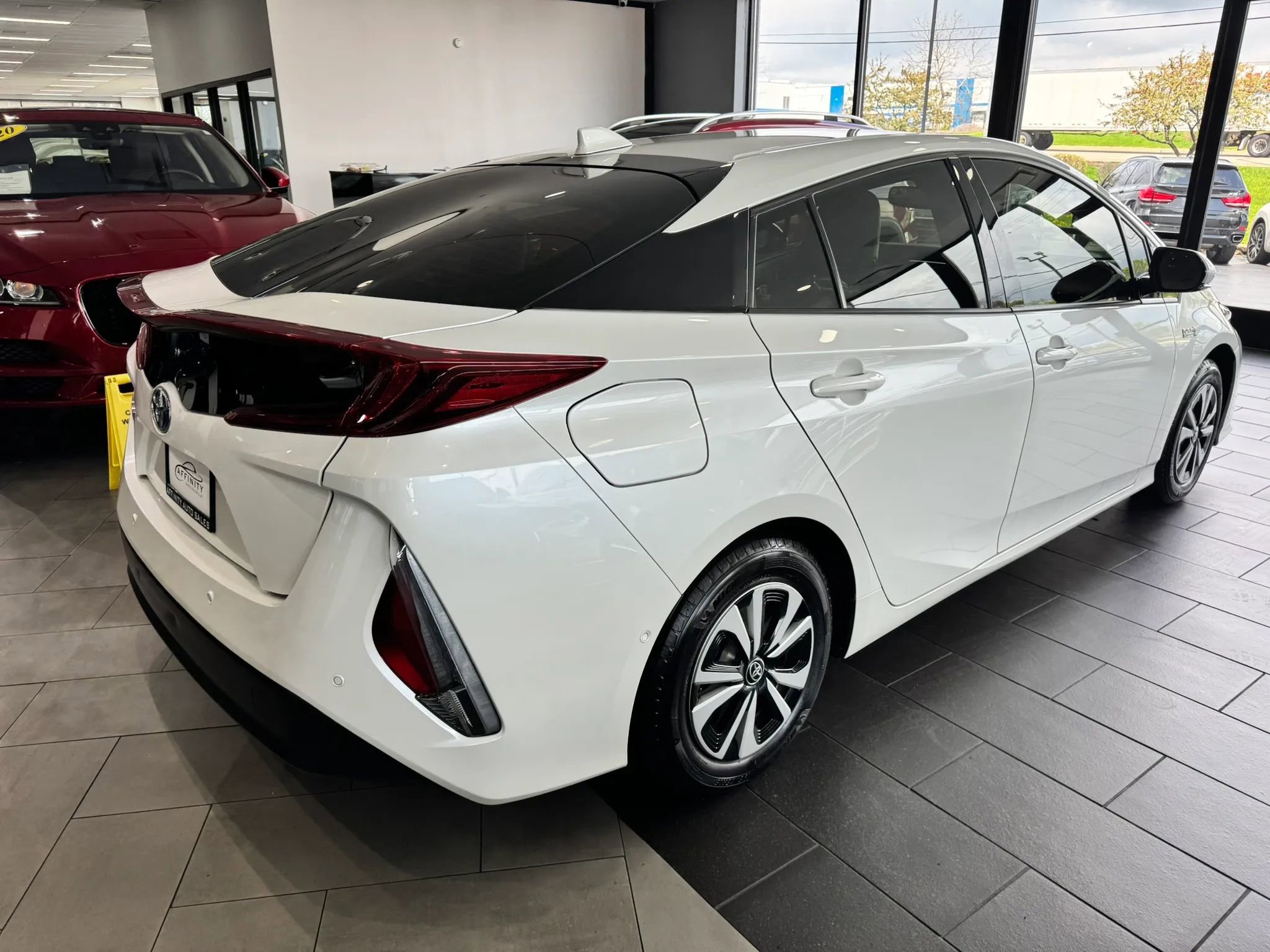 Used 2018 Toyota Prius Prime Advanced image 5