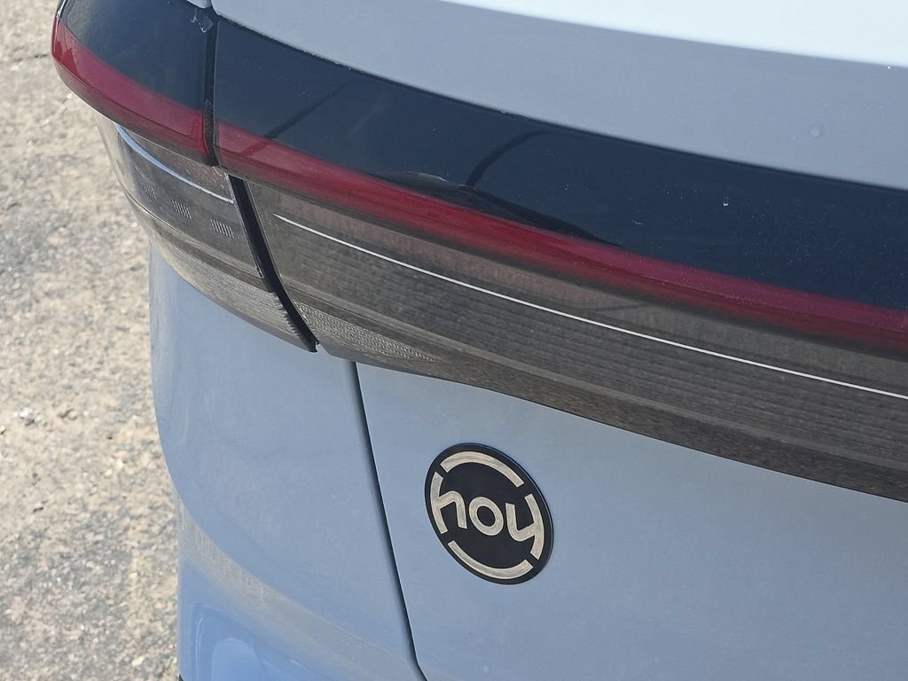 New 2026 Volkswagen Taos SE FWD image 9