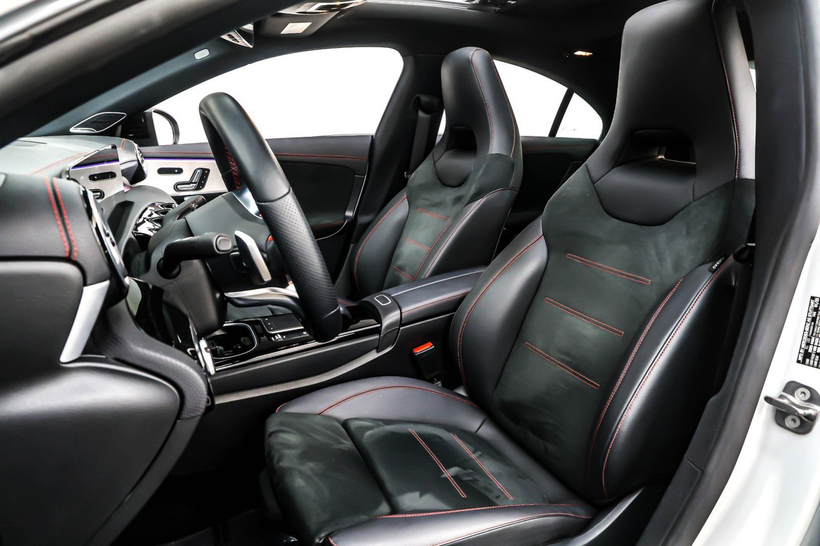 Used 2023 Mercedes-Benz CLA 250 image 17